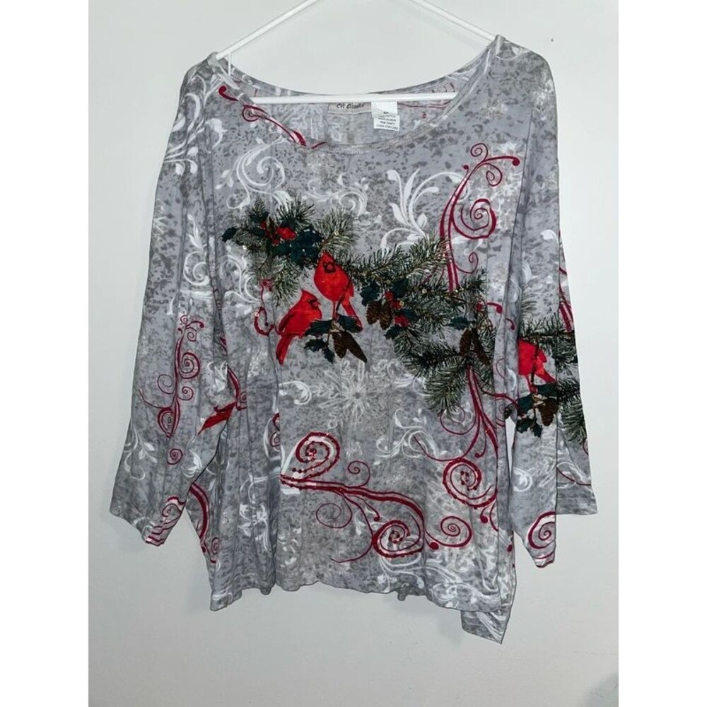 CW Classics, women’s 4X top with Cardinals & Evergreen Scenery